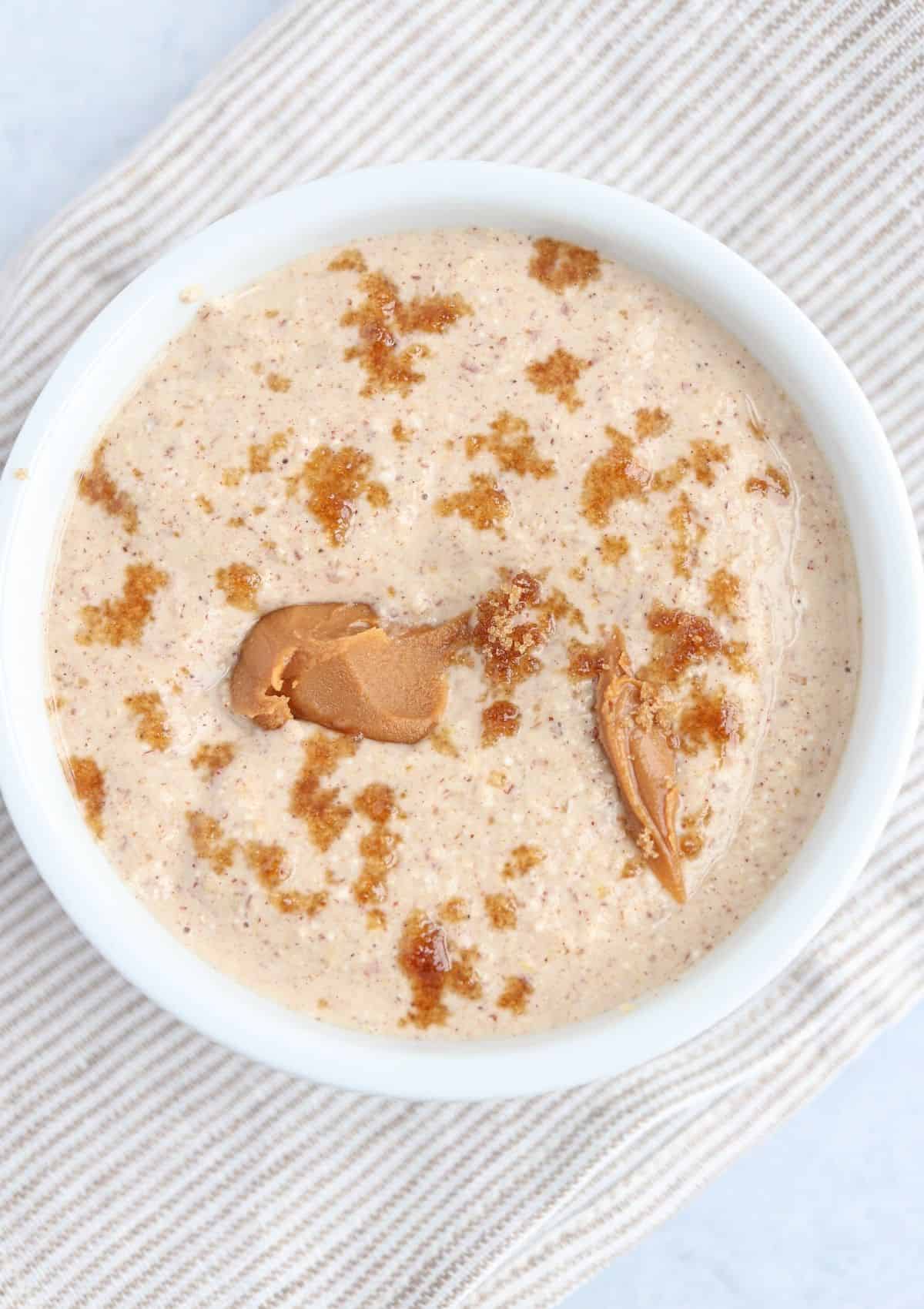biscoff blended baked oats before baking in a ramekin.
