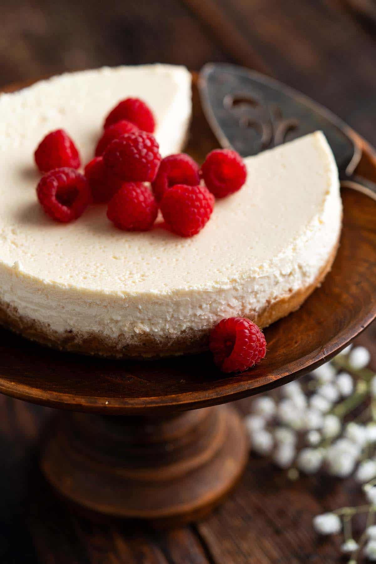 cottage cheese cheesecake with raspberries. 